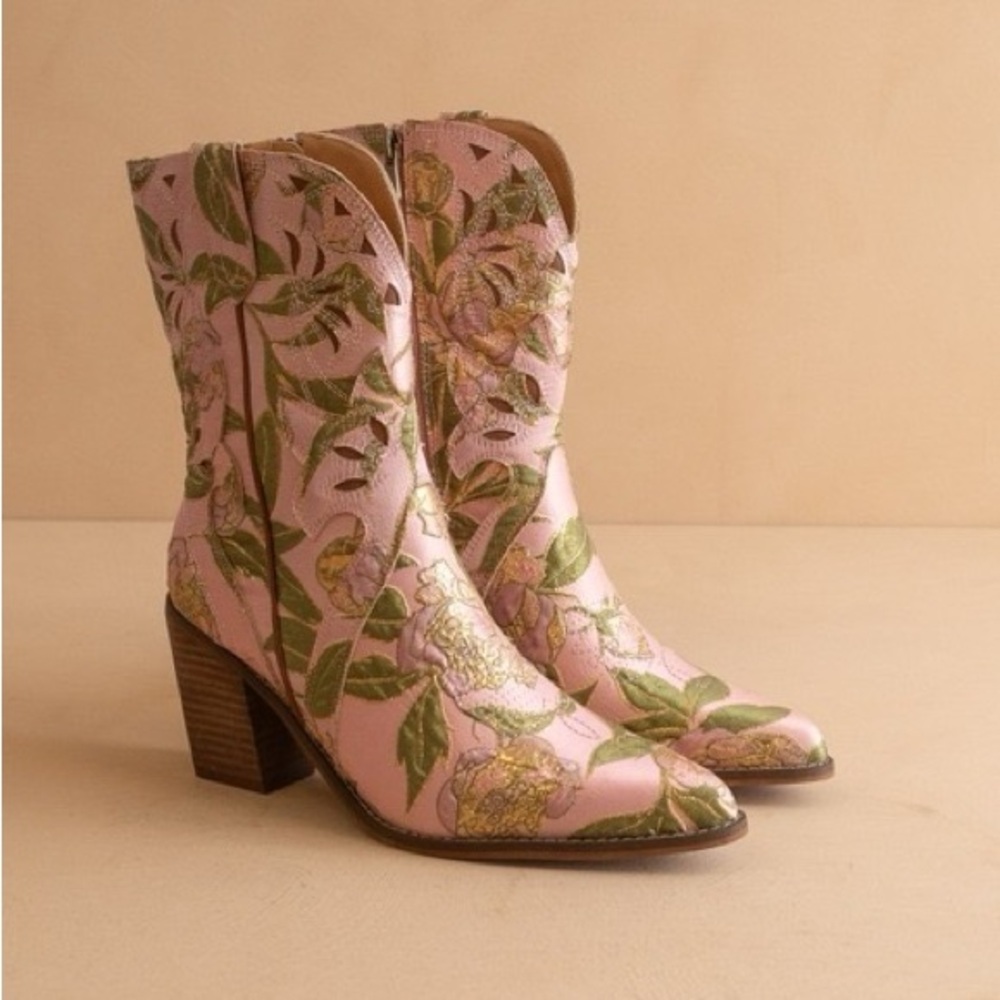 Rose Garden Floral Jacquard Tapestry Paneled Western Boots - Oasis Society - Picture 3 of 6